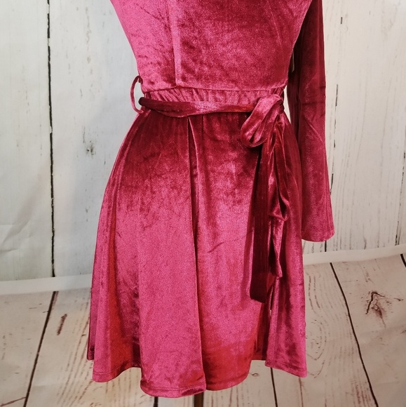 KALANI HILLIKER for Alyce One-Shoulder Velvet Dres - Picture 2 of 7